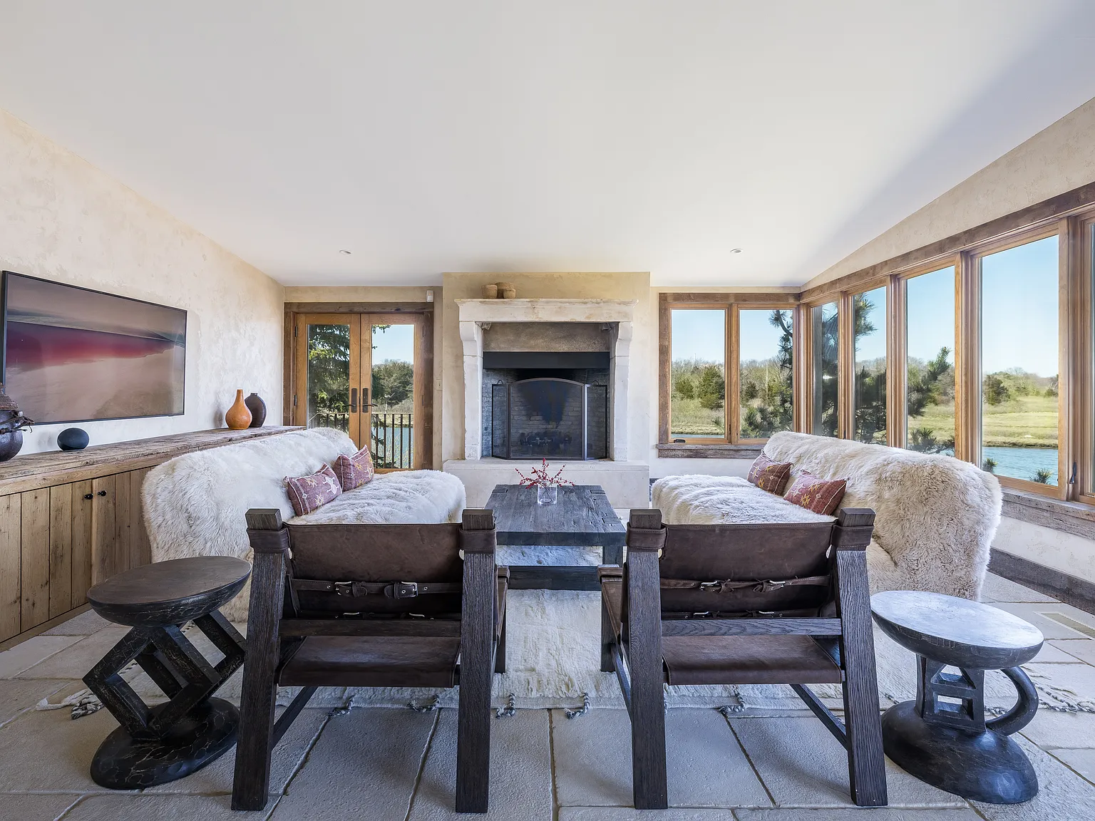Elegant Waterfront with Waterviews From Every Room — Photo 4
