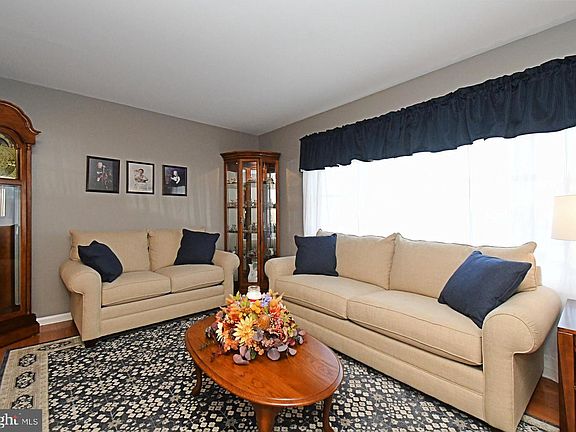 5th image of 381 Courtland Ave