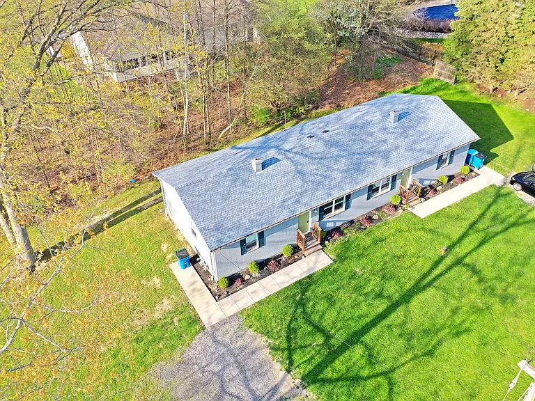 8315 & 8317 Kettering St SE — Photo 13