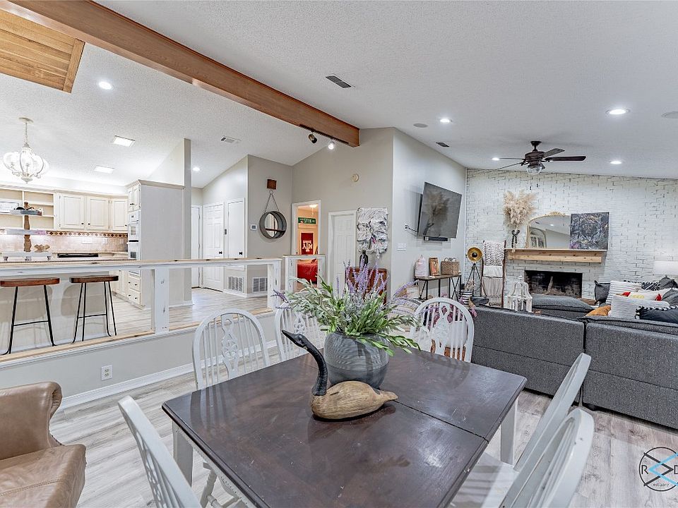 1st image of 19 Crescent Dr