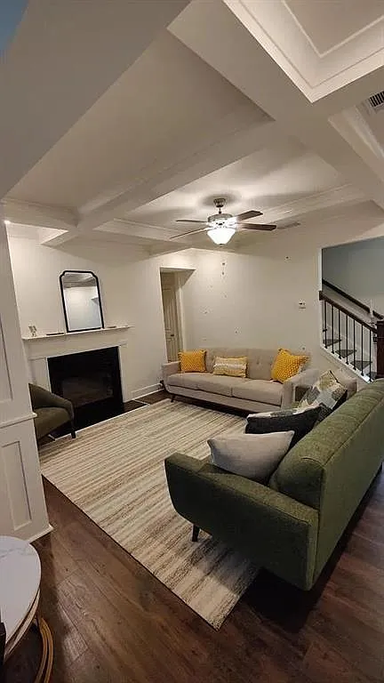 3 bed, 2.5 bath, 1818 sqft, $2,150 — Photo 1