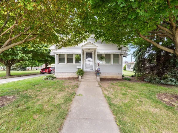 1608 Moore St, Fremont, OH 43420