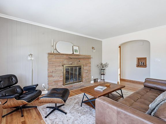 5th image of 71 Crestwood Ter