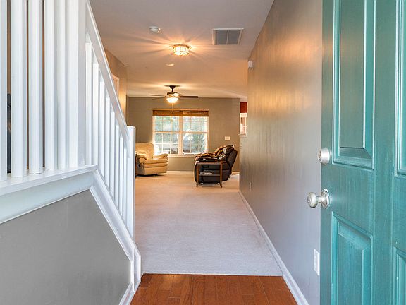 3rd image of 403 Dante Cir