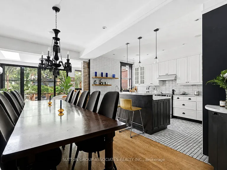 33 Albany Ave — Photo 10