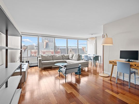 3rd image of 3900 N Lake Shore Dr #22CC