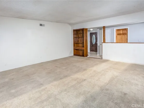 7915 Owensmouth Ave, Canoga Park, CA 91304