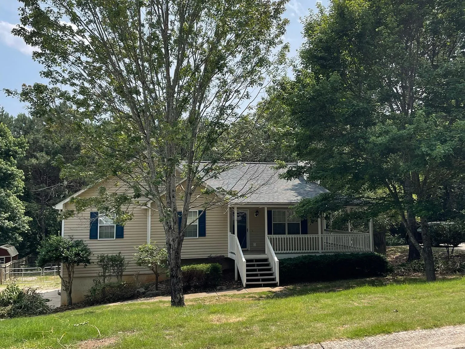 3 bed, 1372 sqft, $1,900 — Photo 2