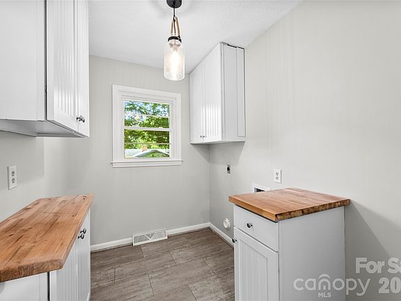 5th image of 619 Greenbriar Ave
