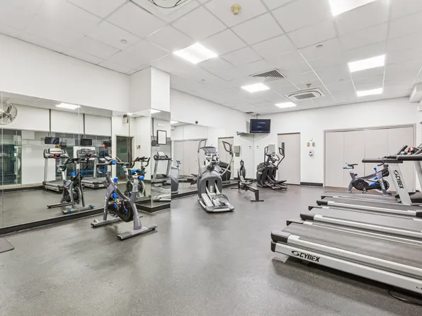 250 East 40th Street image 17 of 20