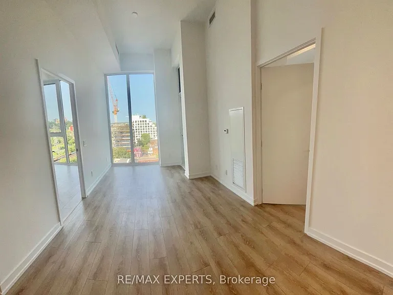 500 Dupont St #814 — Photo 17