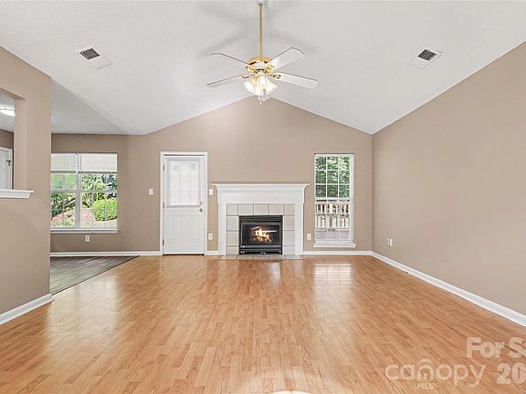 4th image of 3786 Sedgewick Dr SW