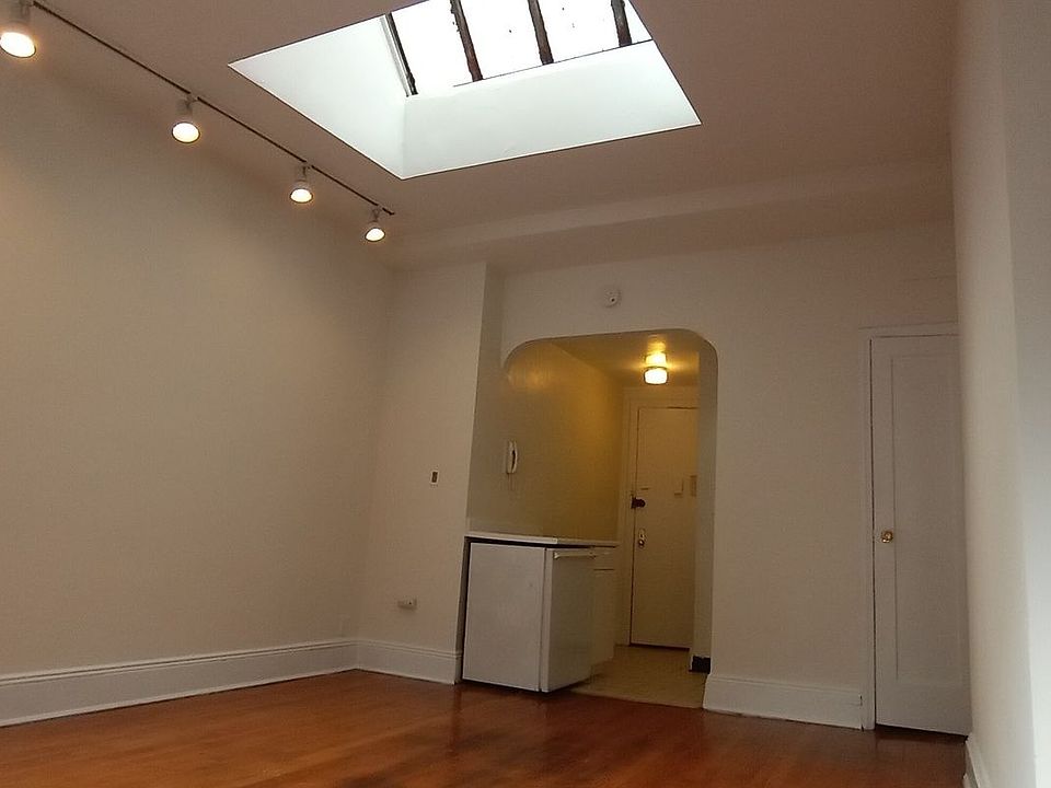2nd image of 36 E 38th St #3CC