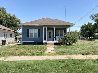 620 E 2nd St, Hoisington, KS 67544