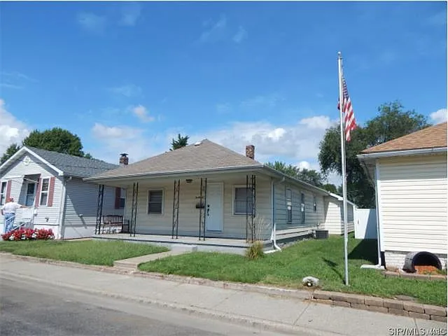 111 W Cherry St photo 1