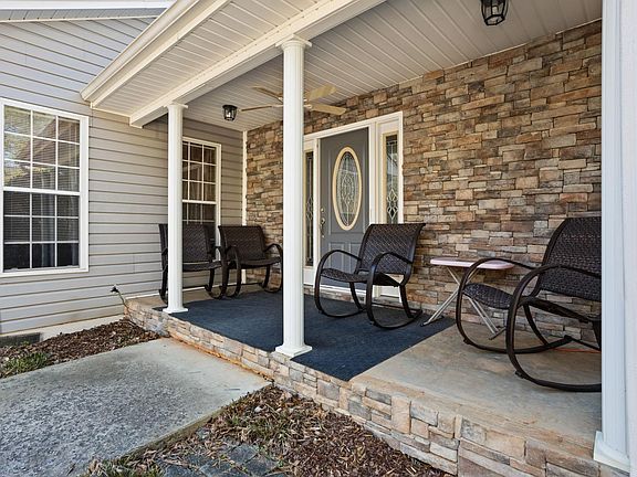 3rd image of 132 Englewood Dr