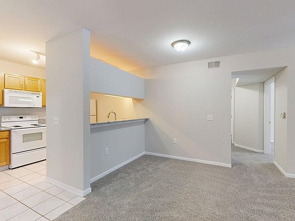 3rd image of 2740 S Knightsbridge Cir