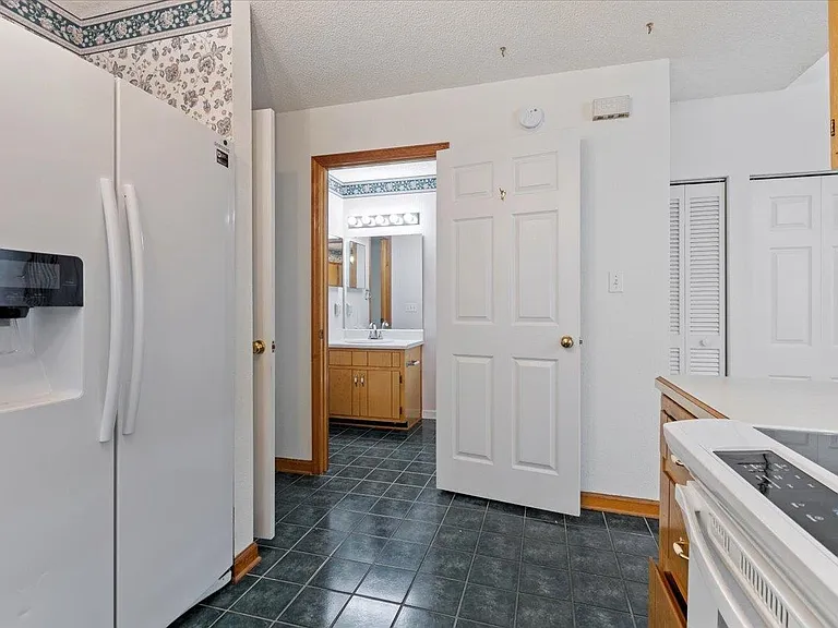2510 Golden Park Ln — Photo 14