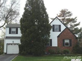26 Lahey St, New Hyde Park, NY 11040