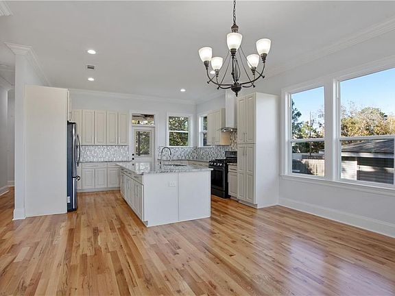 5th image of 3705 E Loyola Dr