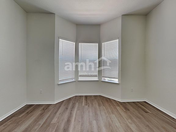 4th image of 1703 McGarry Ln