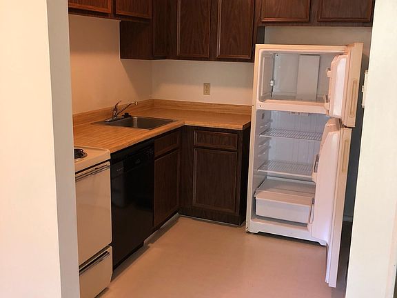 5th image of 121 Villa Dr APT L