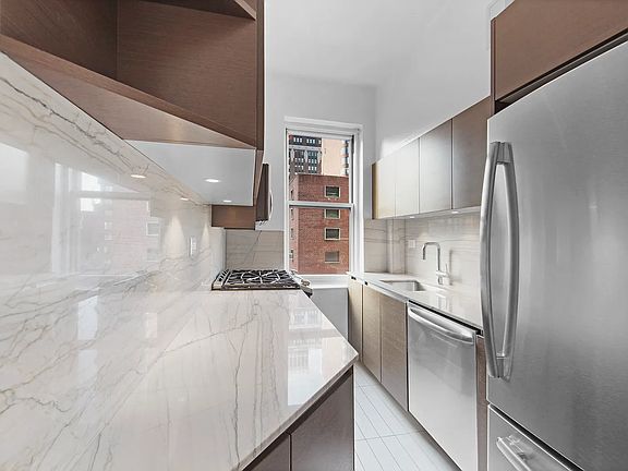 3rd image of 20 Park Ave APT 16E