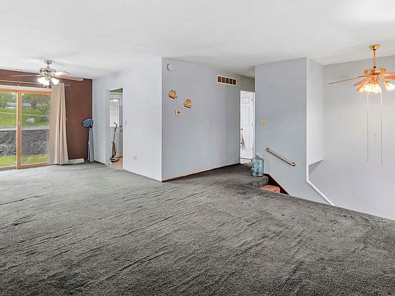4th image of 10619 Porter St