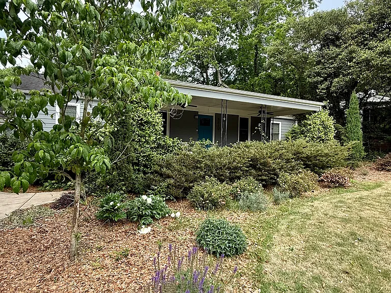 370 Clover St — Photo 1