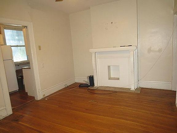 5th image of 135 W 1st Ave