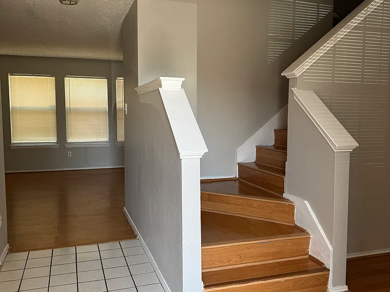 913 Larkspur Dr — Photo 15