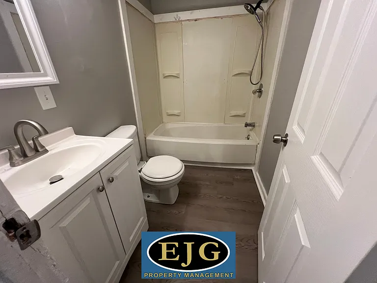 211 Pine St #2 — Photo 15