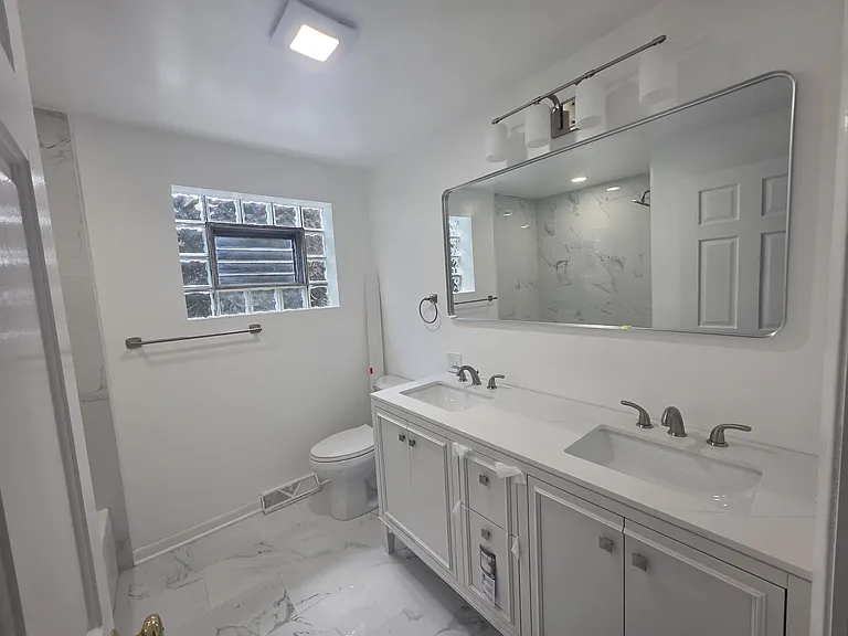 2623 W Arthur Ave #1 — Photo 6