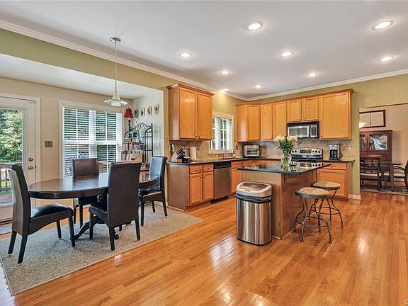 5th image of 10712 Treasure Ct