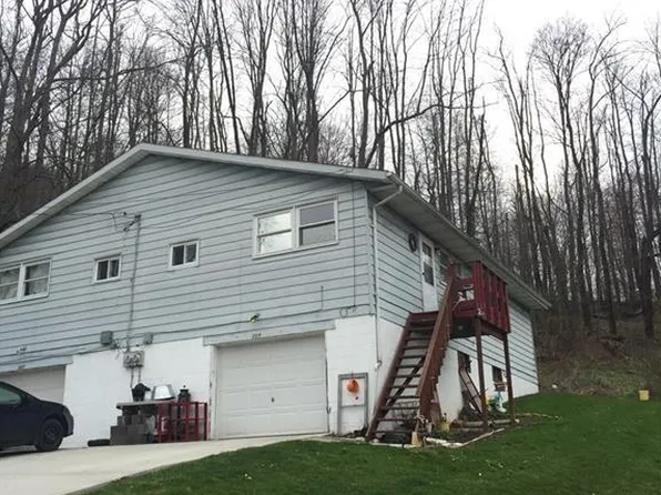 205 Meadow Brook Pkwy, Waynesburg, OH 44688