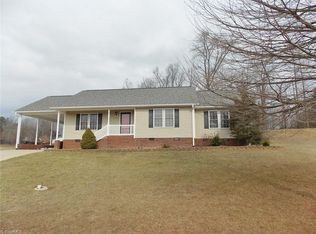 111 Monarch Ct, Mount Airy, NC 27030