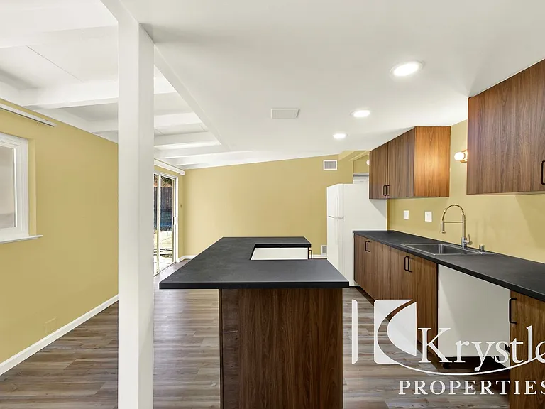 1114 Coronel Ave — Photo 8