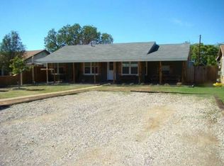 604 S Park Ave, Iowa Park, TX 76367