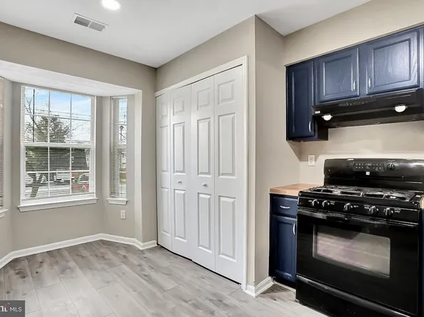 20137 Daniels Cir, Hagerstown, MD 21742
