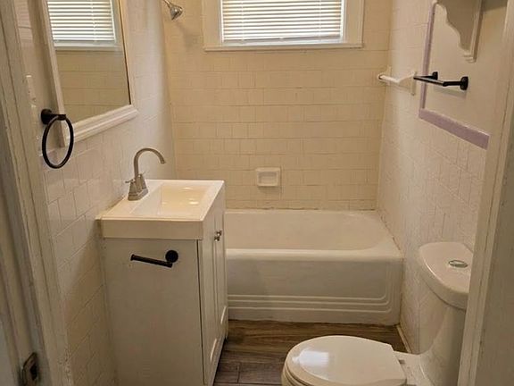 4th image of 821 W 39th St