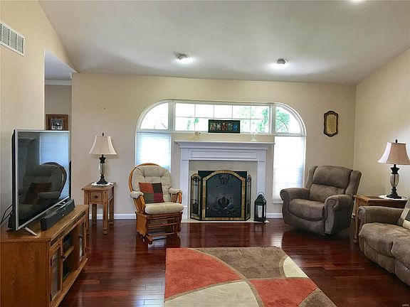 3rd image of 53 Annebriar Dr