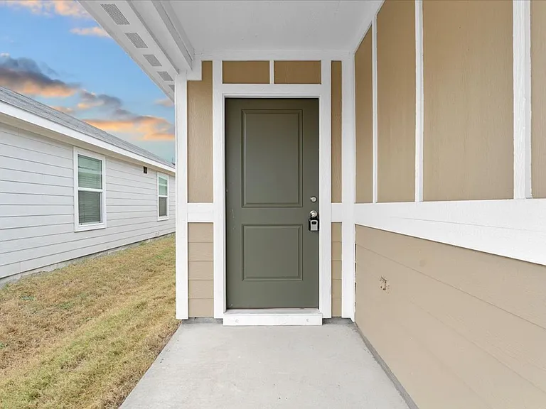 211 Herman Ln — Photo 2