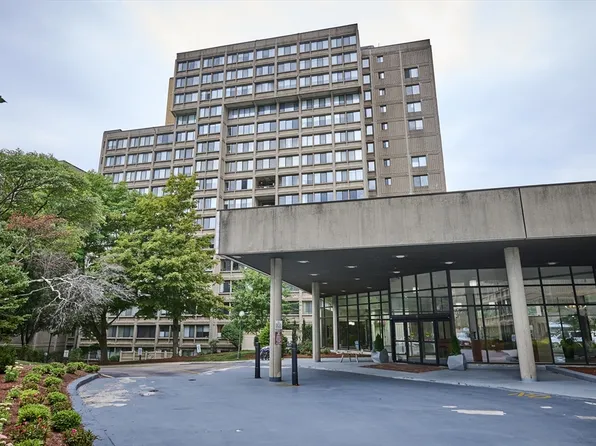 250 Hammond Pond Pkwy APT 609S, Newton, MA 02467