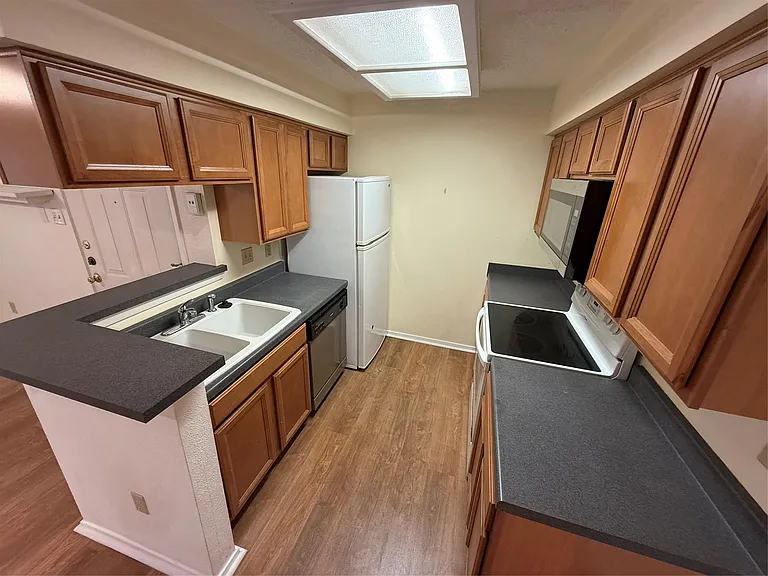 114 E 31st St #213 — Photo 2