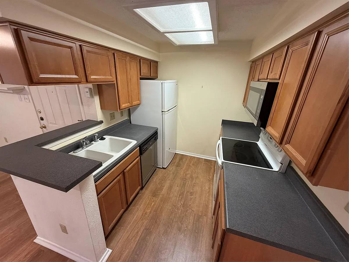 Building Photo - 114 E 31st St #213