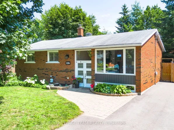 2296 Kay St, Ottawa, ON K2C 1J7