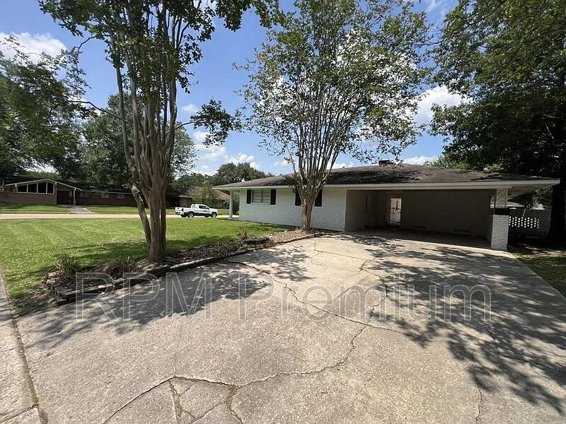3 bed, 3.0 bath, 1800 sqft, $2,200 — Photo 4