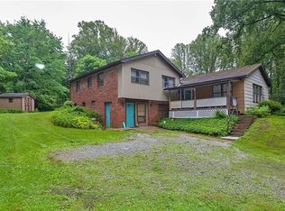 402 Chestnut Ln, Jeannette, PA 15644