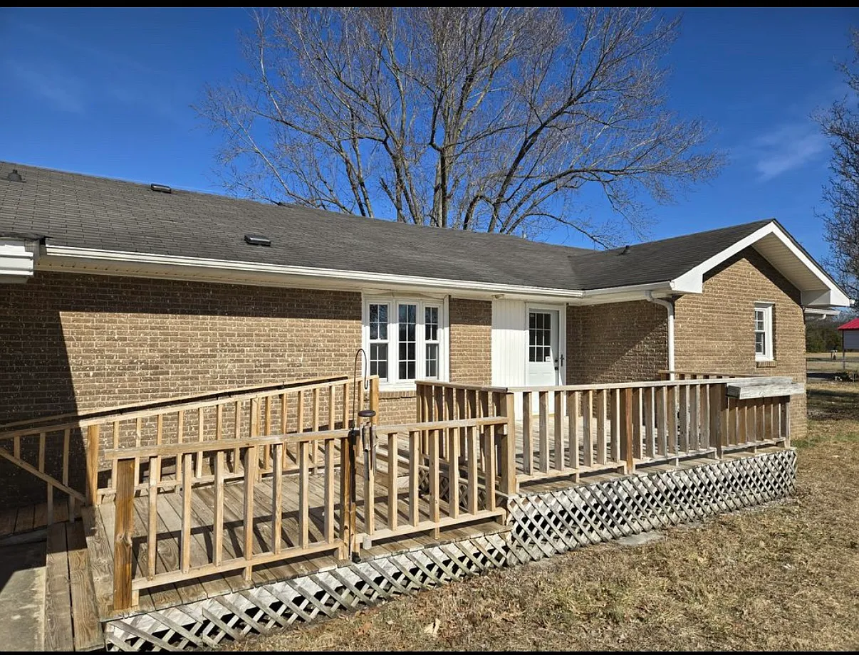 3 bed, 1753 sqft, $2,200 — Photo 2