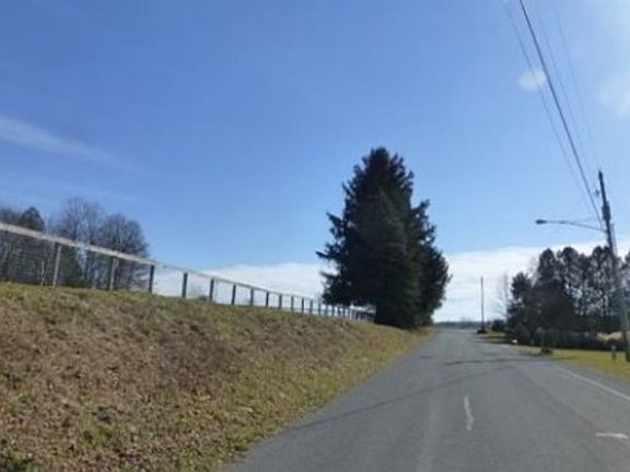 Exterior Neighborhood (street photo)